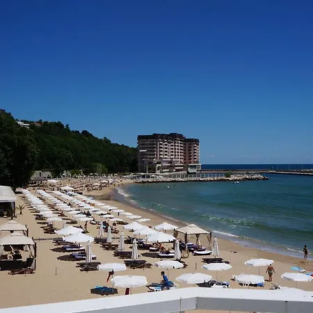 Port Palace Sveti Konstantin