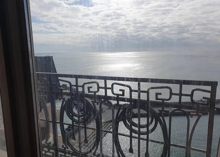 Port Palace St Constantin et Helena