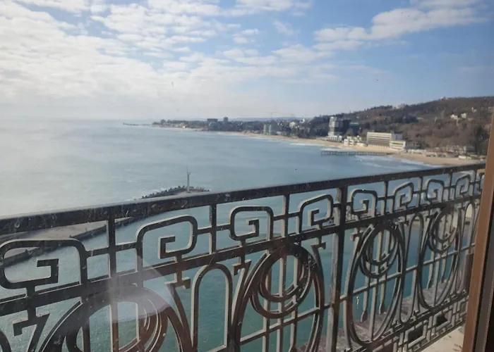 Port Palace * St Constantin et Helena