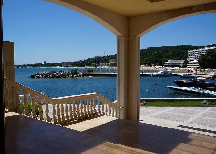 Port Palace St Constantin et Helena