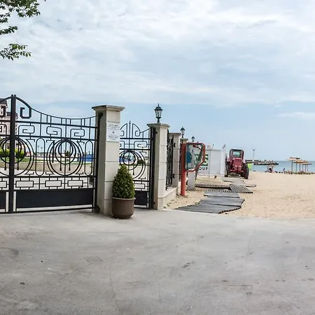 Hotel Port Palace