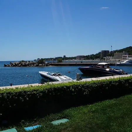 Hotel Port Palace *