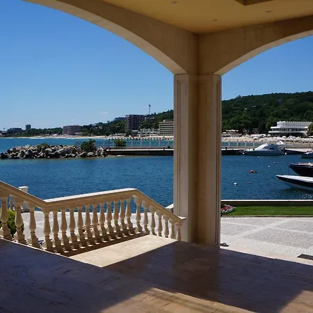 Port Palace Sveti Konstantin